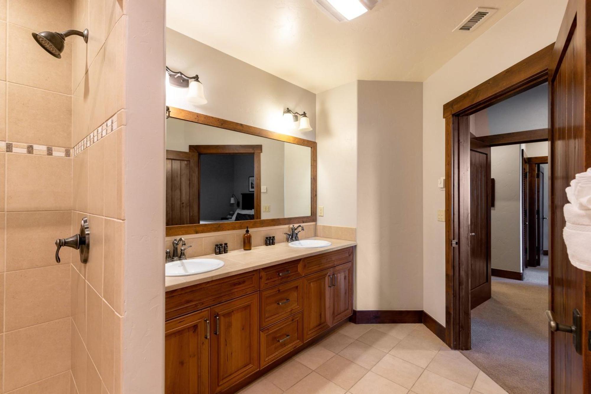 Twin Chutes By Avantstay Beautiful Ski In Ski Out Condo W Access To Hot Tub Gym Breckenridge Exterior photo